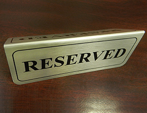 табличка reserved